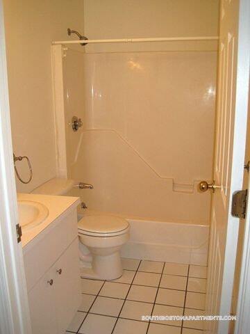 Building Photo - 550 E 3rd St