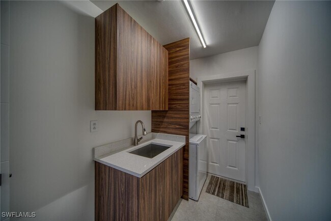 Building Photo - 5150 York Ct