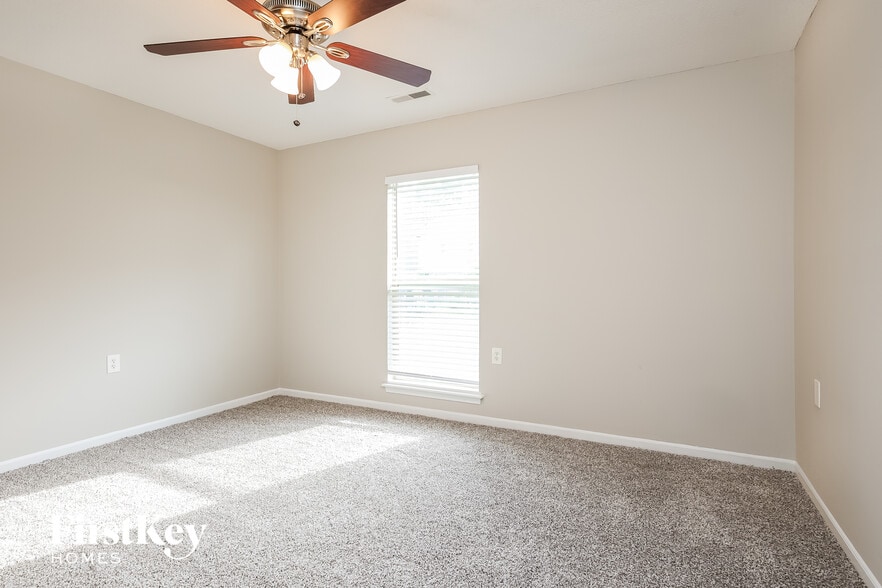 Building Photo - 304 Pembrook St