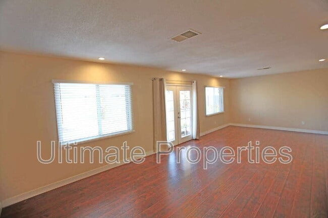 Building Photo - 2712 W Villa Rita Dr