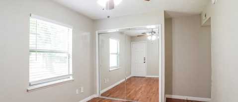 Building Photo - 2854 Canary Ln