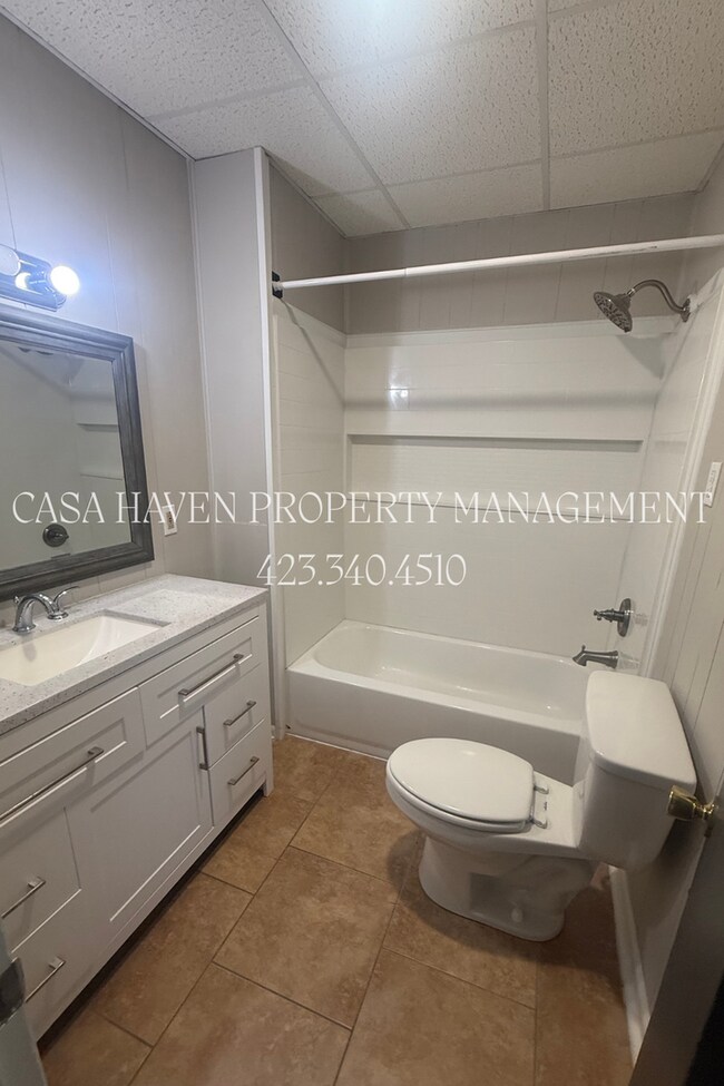 Building Photo - Modern 1 Bed 1 Bath - Pet Friendly!