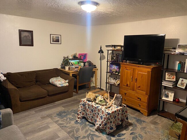 Building Photo - 1B/1B Pet Friendly Apartment South of BYU