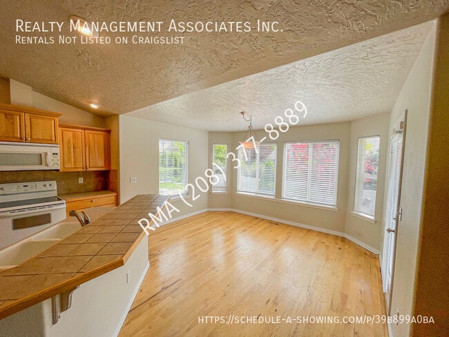 Building Photo - 611 W Calderwood St