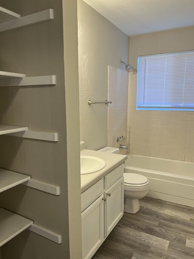 Building Photo - 17676 E Bethany Cir