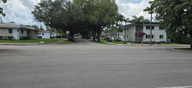 Building Photo - 3915 Ponce de Leon Blvd