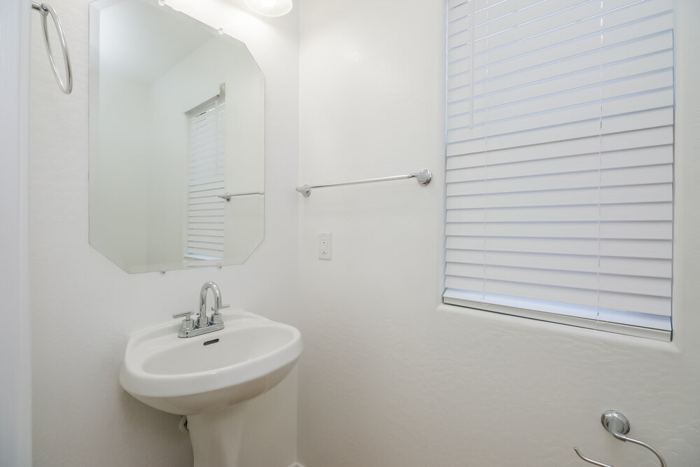 Building Photo - 2451 E Vermont Dr