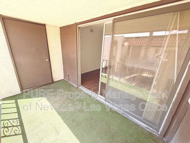 Building Photo - 1405 E Vegas Valley Dr