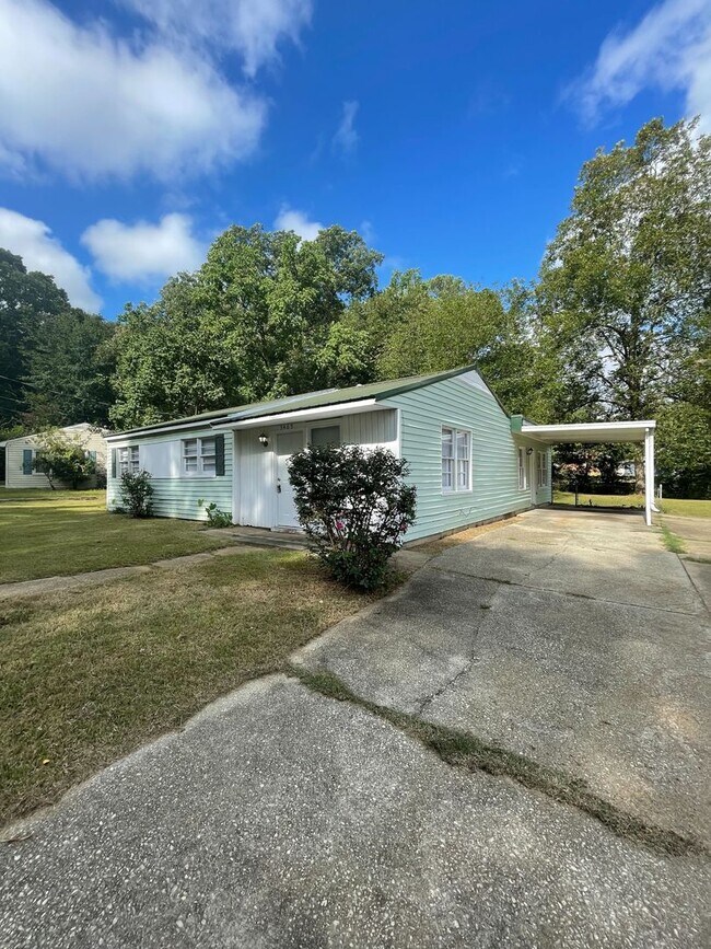 Building Photo - 3465 Dundale Rd