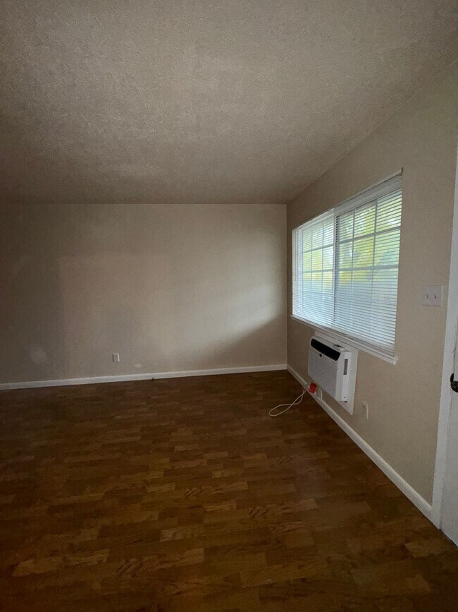 Building Photo - Enfield Street