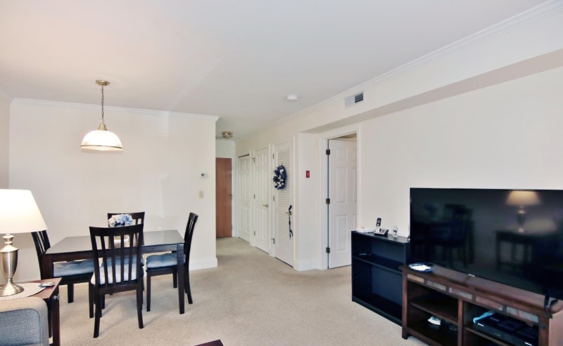 Building Photo - 351 Pemberwick Rd