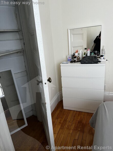 Building Photo - 2 Ware St