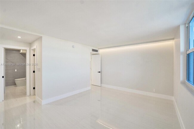Building Photo - 1400 S Ocean Dr