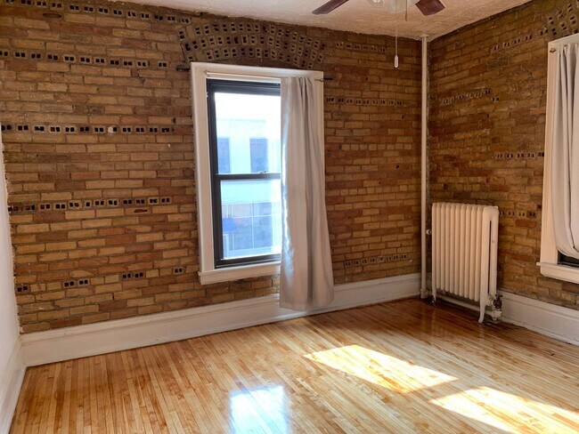 Building Photo - Downtown  2 bedroom Condo across from  St. Thomas close to MCTC, UMN, MCAD . New hardwood floors