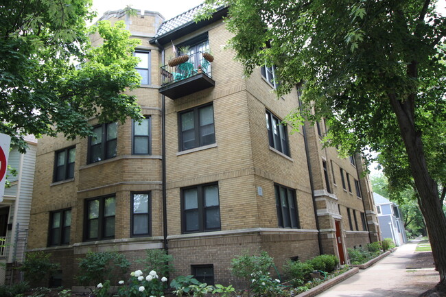 Building Photo - 3721 N Leavitt St