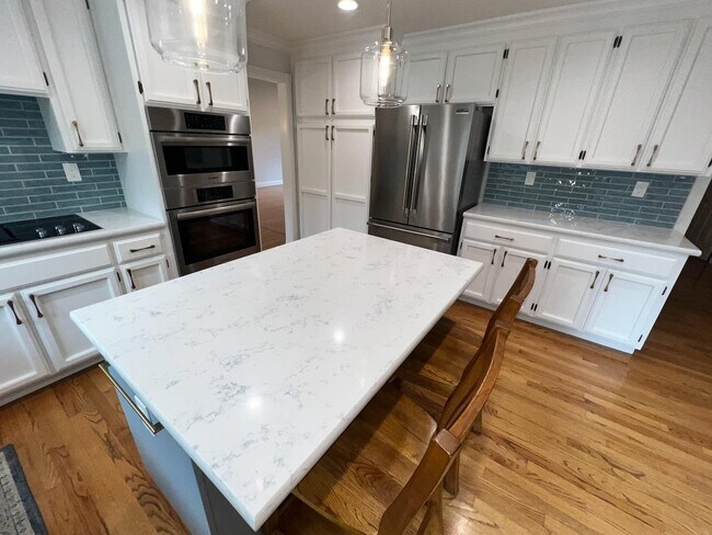 Building Photo - 15925 El Pajaro Ct