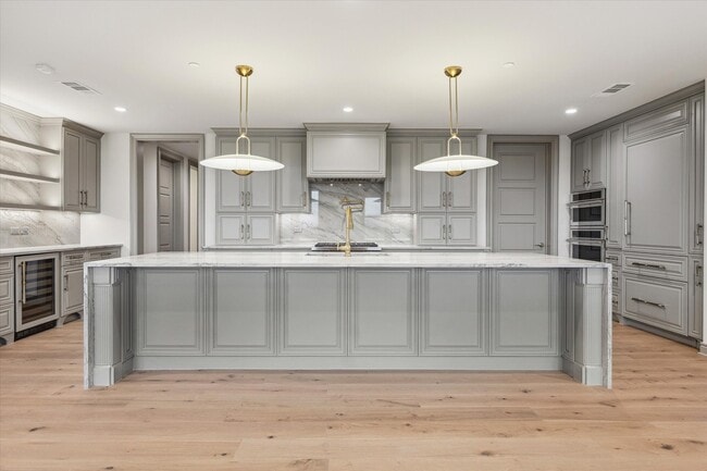 Building Photo - 1717 Bissonnet St