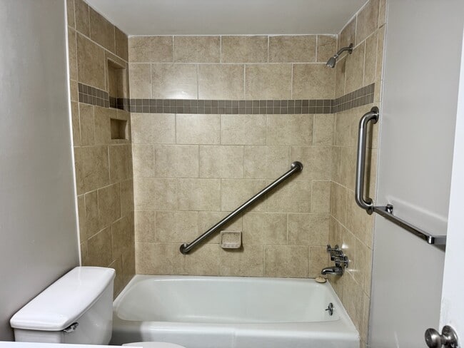 Building Photo - 1208 Schaub Dr