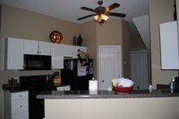 Building Photo - Three Bed / Three Bath with Fenced Yard an...