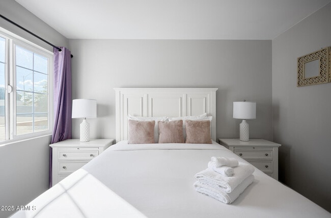 Building Photo - 8620 E Plaza Ave