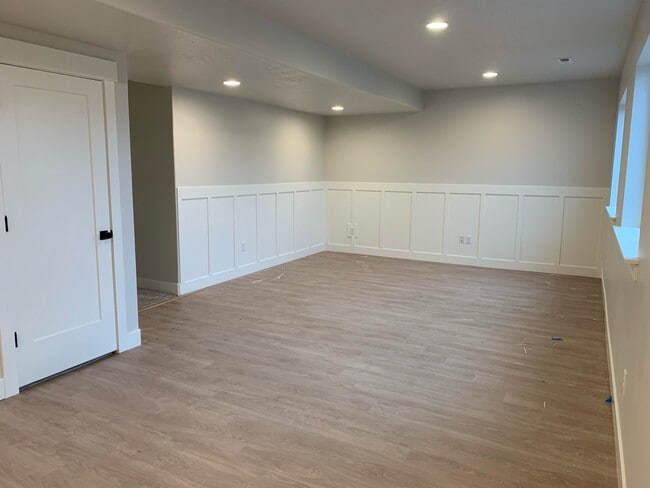 Building Photo - 176 W Hayata Ln