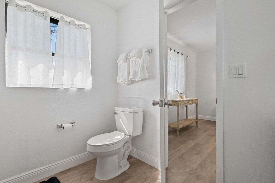 Building Photo - 919 Ave S SE