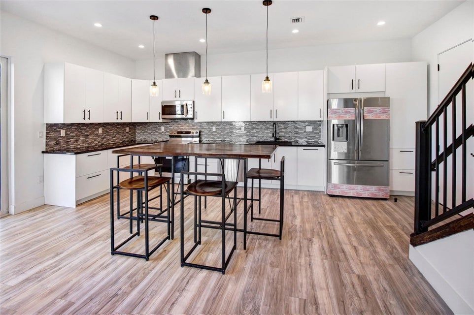 Building Photo - 2004 SW 15th Ave