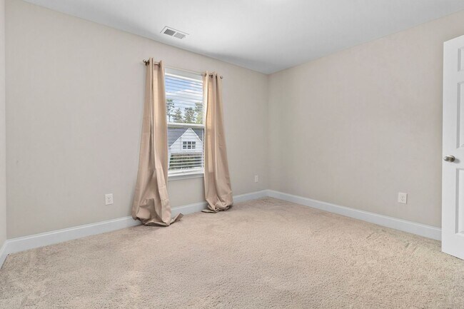 Building Photo - Spacious Ooltewah House Available