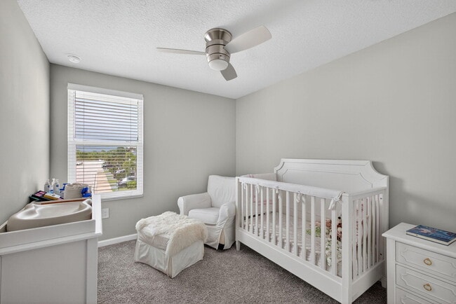 Building Photo - 392 SE Sea Hunt Way