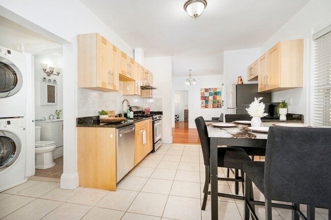 Building Photo - 122 Brook Rd