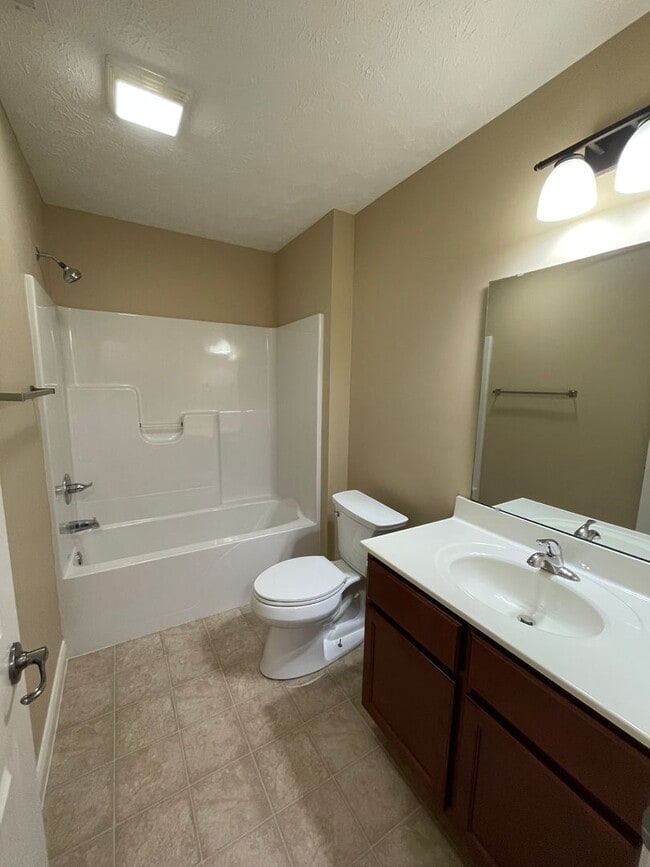 Building Photo - Home Sweet HOME!