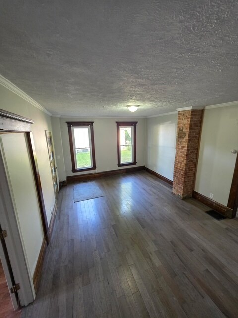 Building Photo - 164 E Church St