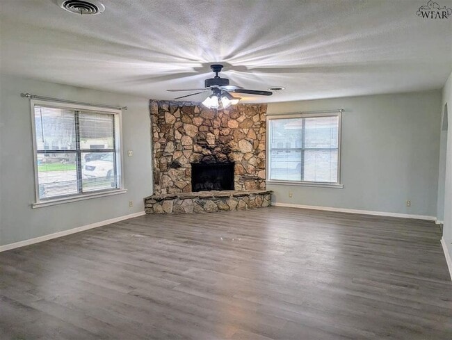 Building Photo - 2805 S Bandera Dr
