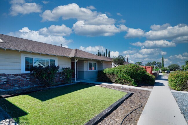 Building Photo - Beautiful & Spacious Home in Rowland Heights