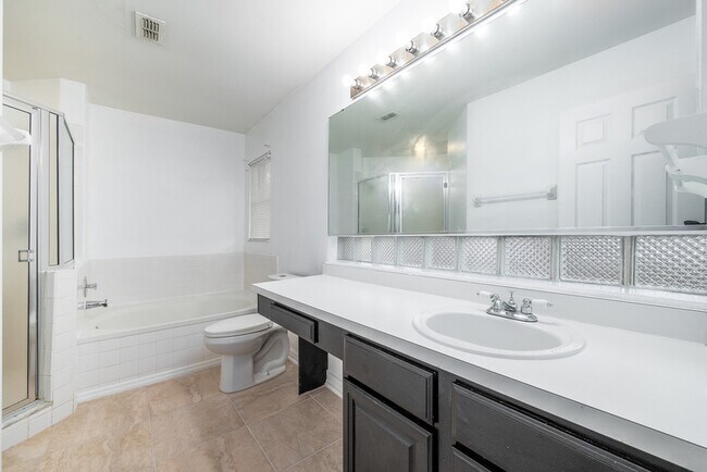 Building Photo - 10478 Sun Villa Blvd