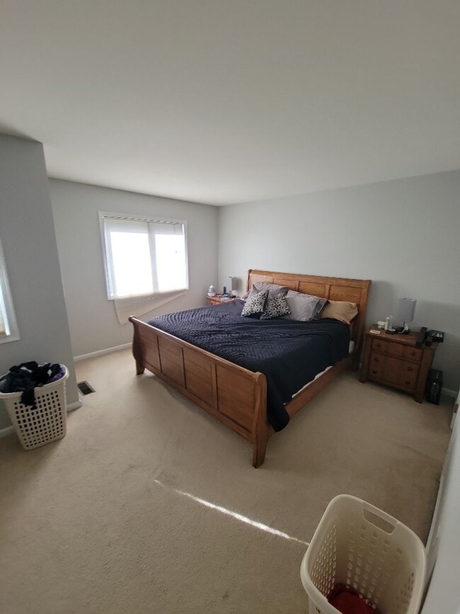 Building Photo - 2 Bedroom 2.5 bath End-Unit Orchard Valley Townhome in Kennett Square