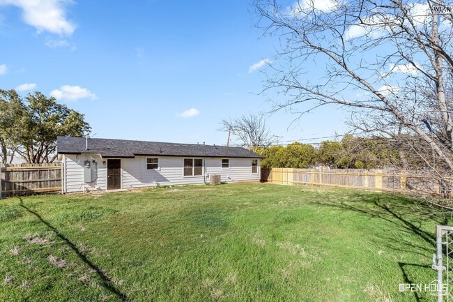 Building Photo - 3201 Cuba Ct