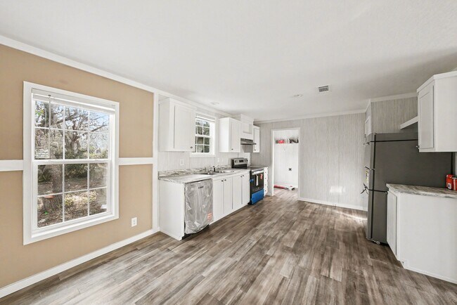 Building Photo - 9544 Ellis St