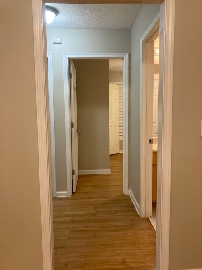 Building Photo - LOCATION LOCATION Location!  Close to Baptist Health Hospital, Shopping, & More