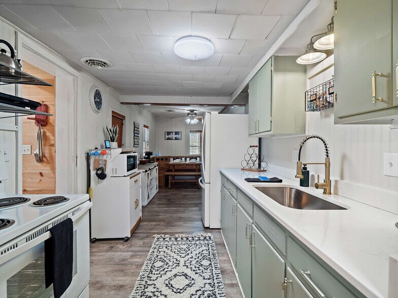 Building Photo - 7268 Leafygreen St