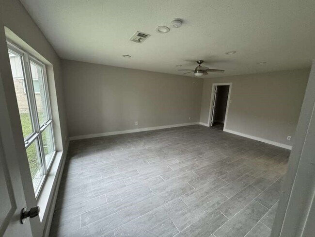 Building Photo - 529 Brandon Rd