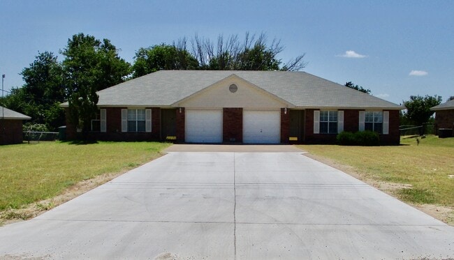 Building Photo - 179 Armadillo Ln