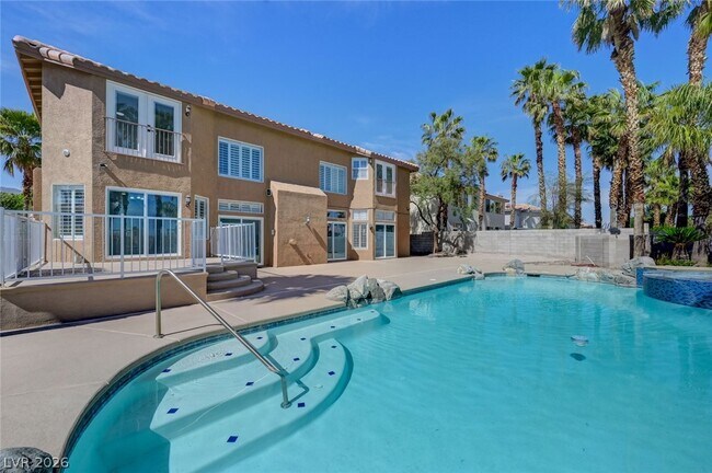 Building Photo - 3800 Beacon Point St