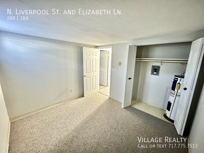 Building Photo - END-unit! Affordable 2-Bed Convenient to I...