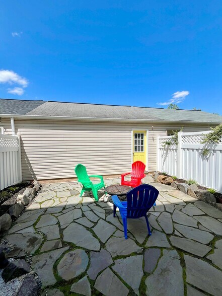 Building Photo - 42792 Cedar Hedge St