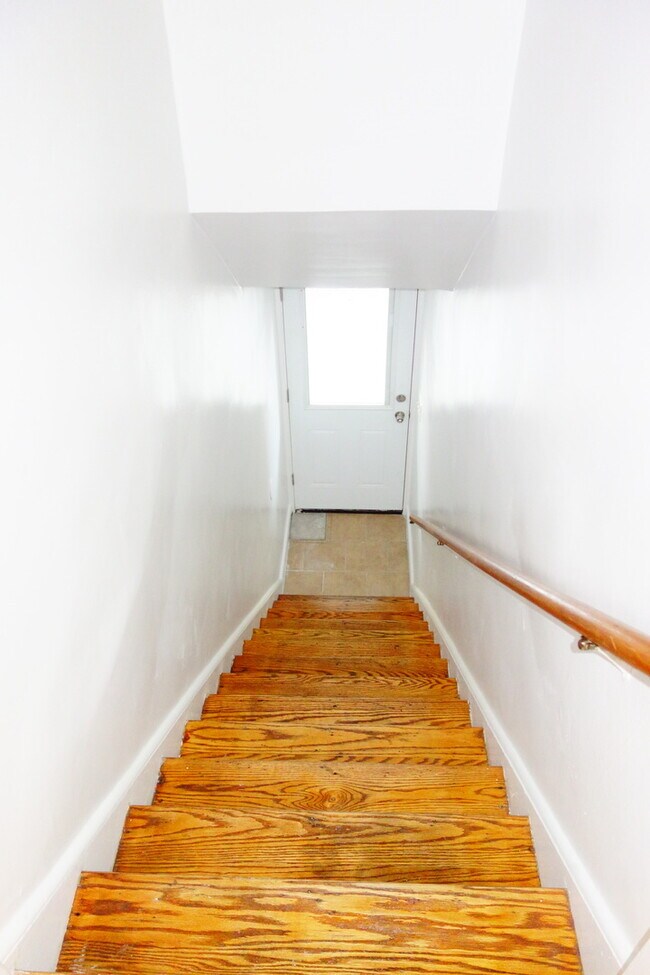 Building Photo - 8007 Garland Ave