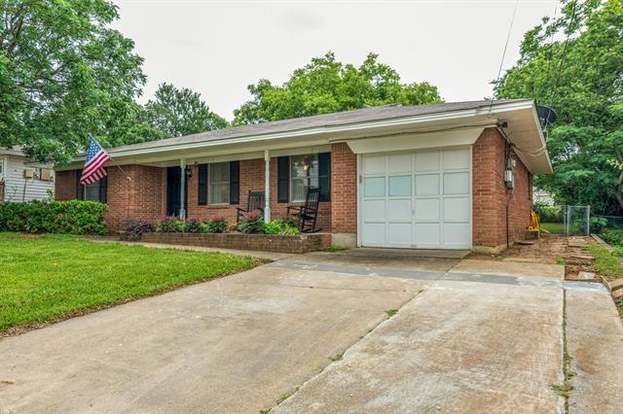 Building Photo - 720 Chisholm Trail