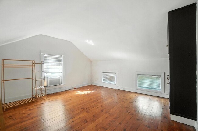 Building Photo - 843 Overton St
