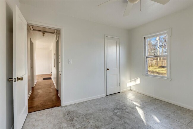 Building Photo - 4504 Drexel Ave