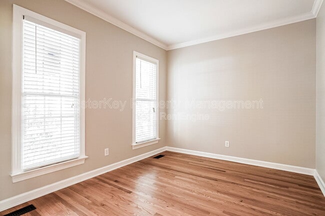 Building Photo - 2304 Knoll Ridge Ln
